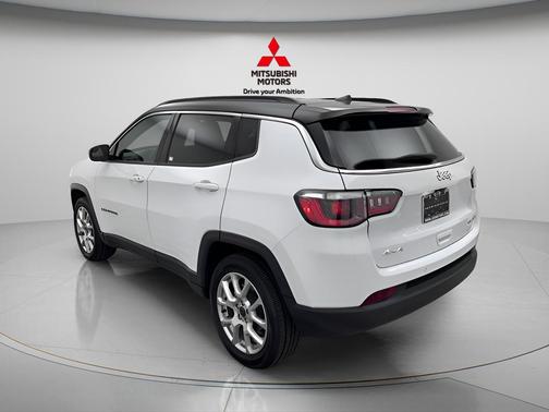Bright White Clearcoat 2025 Jeep Compass Limited