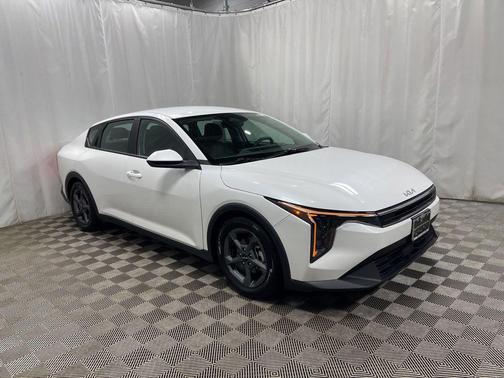 Snow White Pearl 2025 Kia K4 LXS