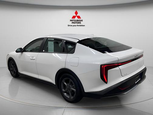 Snow White Pearl 2025 Kia K4 LXS