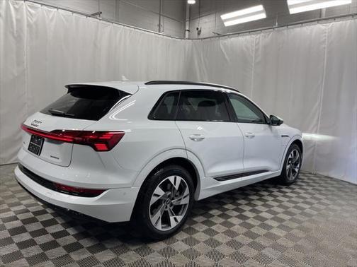 2022 Audi e-tron Premium