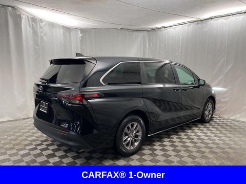 2024 Toyota Sienna LE