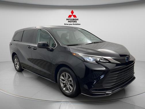 2024 Toyota Sienna LE