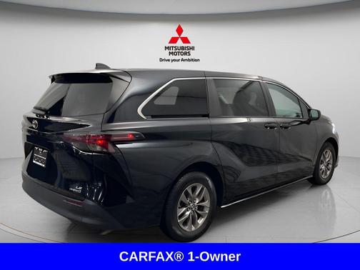 2024 Toyota Sienna LE