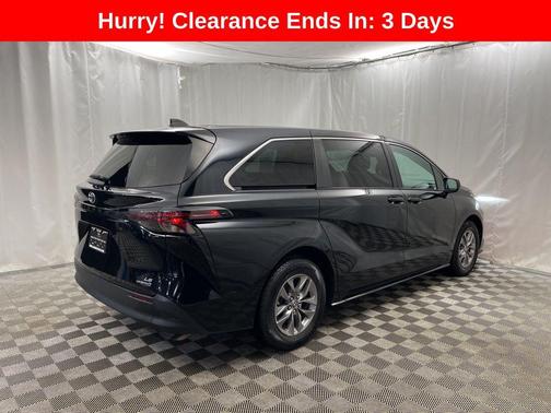 2024 Toyota Sienna LE