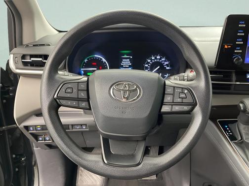 2024 Toyota Sienna LE
