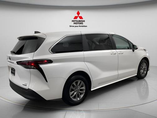 2024 Toyota Sienna LE