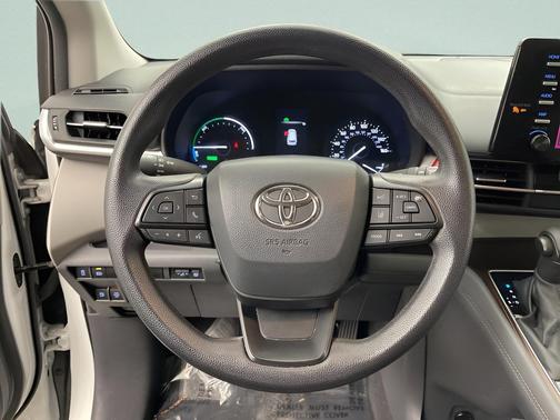 2024 Toyota Sienna LE