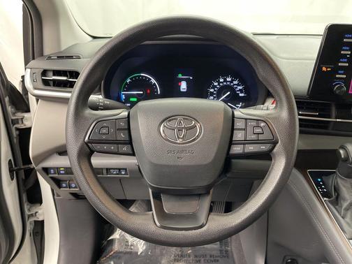 2024 Toyota Sienna LE