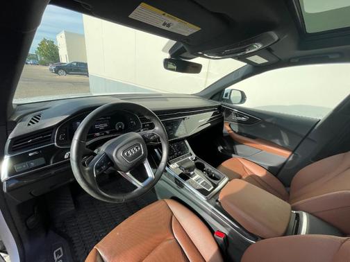 Photo 4 of 8 of 2019 Audi Q8 3.0T Premium