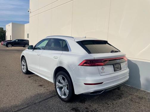 Photo 3 of 8 of 2019 Audi Q8 3.0T Premium