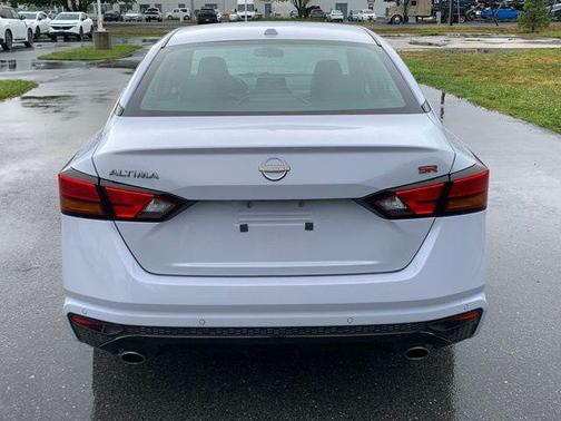 Gray Sky Pearl 2023 Nissan Altima SR FWD