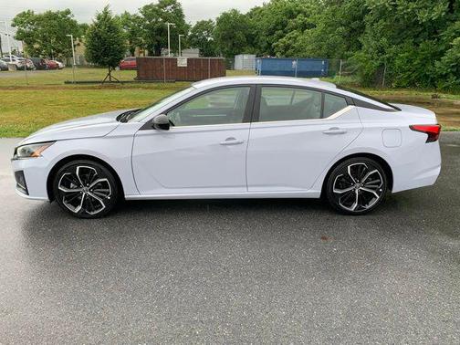 Gray Sky Pearl 2023 Nissan Altima SR FWD