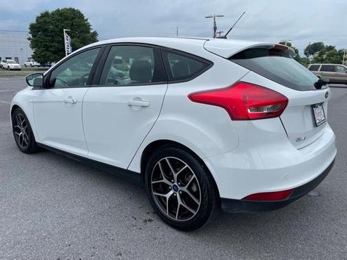 Photo 3 of 32 of 2017 Ford Focus SEL