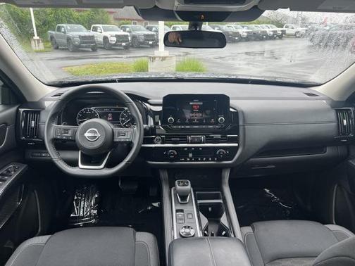 2024 Nissan Pathfinder SV 4WD