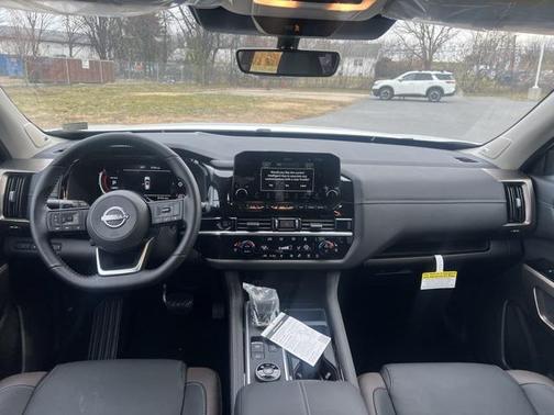 2025 Nissan Pathfinder Platinum 4WD