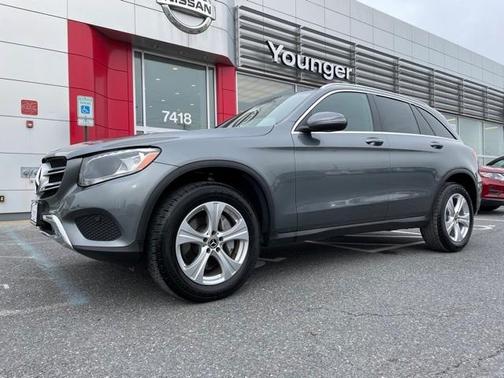 Photo 2 of 27 of 2018 Mercedes-Benz GLC 300 Base 4MATIC