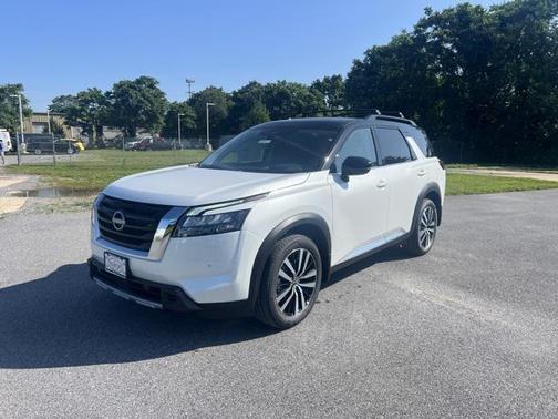 2025 Nissan Pathfinder Platinum 4WD