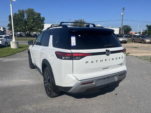 2025 Nissan Pathfinder Platinum 4WD