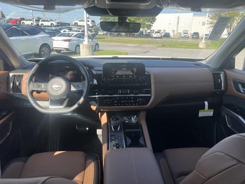 2025 Nissan Pathfinder Platinum 4WD