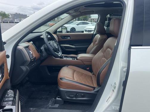 2023 Nissan Pathfinder Platinum 4WD