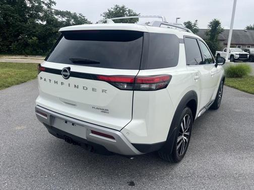 2023 Nissan Pathfinder Platinum 4WD