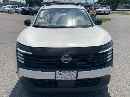 Aspen White Tricoat 2026 Nissan Kicks SR
