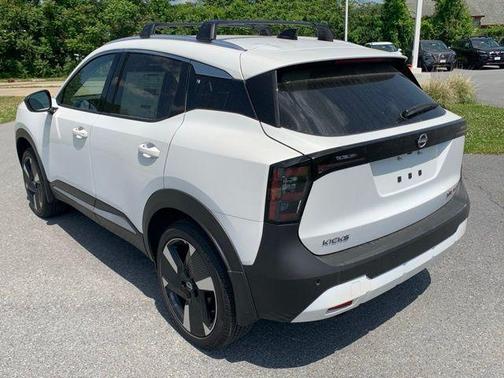 Aspen White Tricoat 2026 Nissan Kicks SR