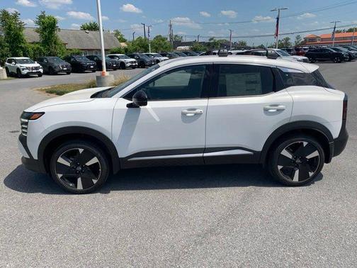 Aspen White Tricoat 2026 Nissan Kicks SR