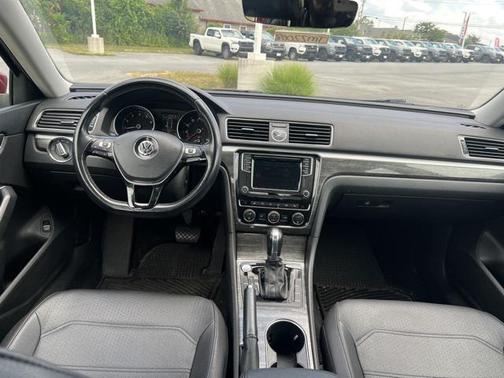 2016 Volkswagen Passat 1.8T SE w/Technology