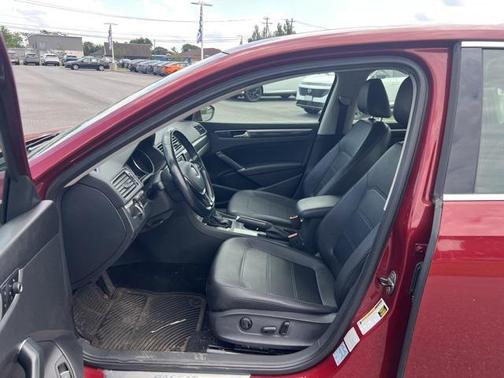 2016 Volkswagen Passat 1.8T SE w/Technology
