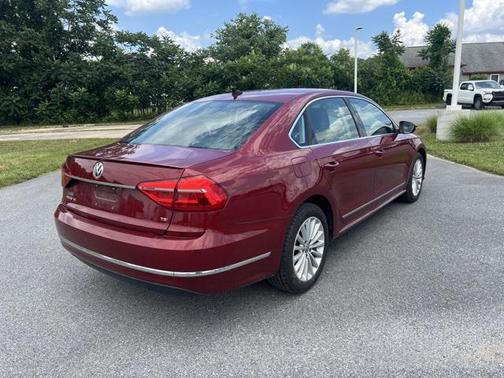 2016 Volkswagen Passat 1.8T SE w/Technology