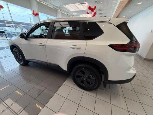 Everest White Pearl Tricoat 2026 Nissan Rogue SV