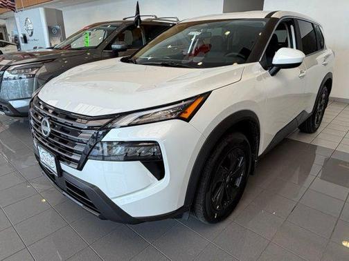 Everest White Pearl Tricoat 2026 Nissan Rogue SV