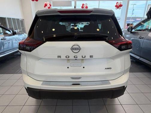 Everest White Pearl Tricoat 2026 Nissan Rogue SV