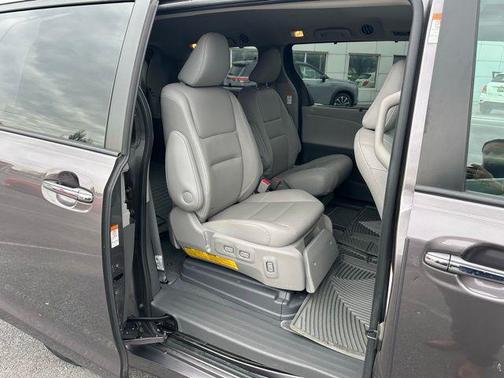 2020 Toyota Sienna XLE