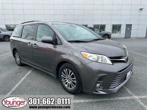2020 Toyota Sienna XLE