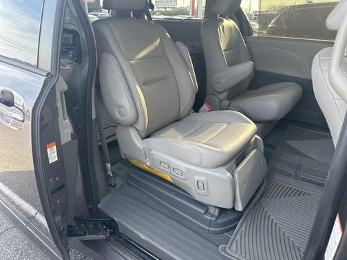 2020 Toyota Sienna XLE