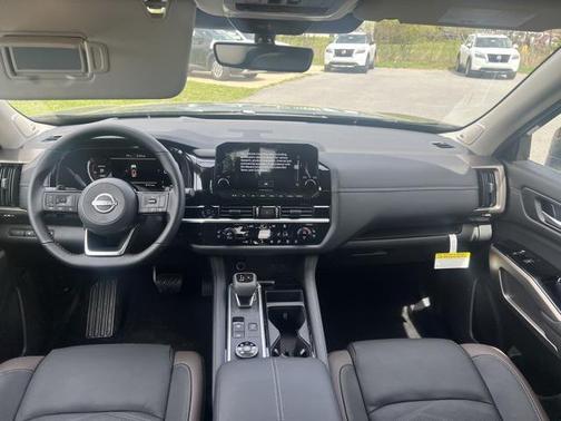 2025 Nissan Pathfinder Platinum 4WD