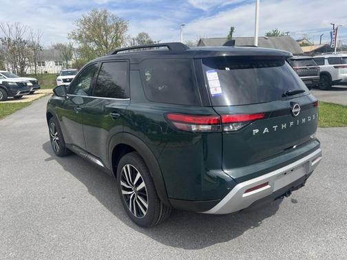 2025 Nissan Pathfinder Platinum 4WD
