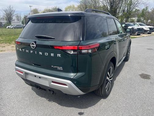 2025 Nissan Pathfinder Platinum 4WD