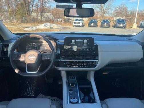 2022 Nissan Pathfinder SL 4WD