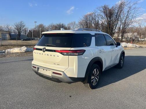 2022 Nissan Pathfinder SL 4WD