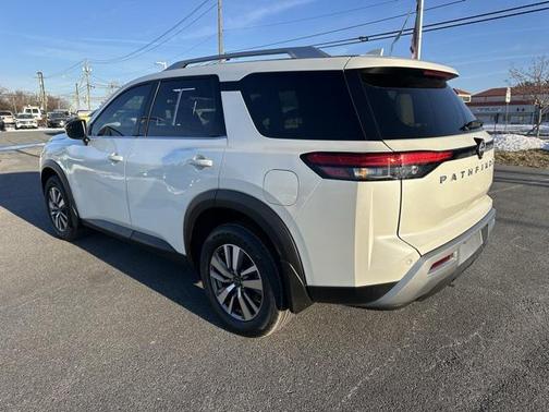 2022 Nissan Pathfinder SL 4WD