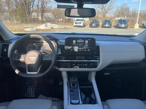 2022 Nissan Pathfinder SL 4WD