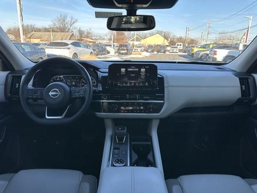 2022 Nissan Pathfinder SL 4WD