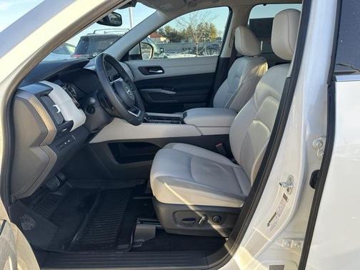 2022 Nissan Pathfinder SL 4WD