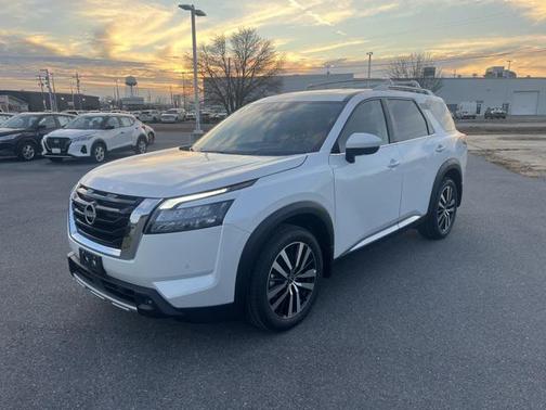 2025 Nissan Pathfinder Platinum 4WD