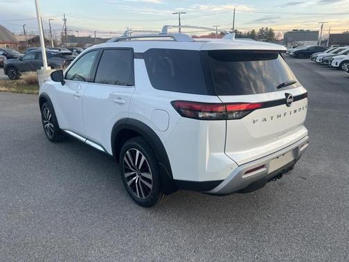 2025 Nissan Pathfinder Platinum 4WD