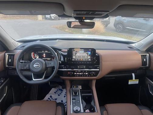 2025 Nissan Pathfinder Platinum 4WD