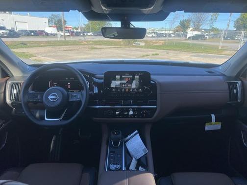 2025 Nissan Pathfinder Platinum 4WD